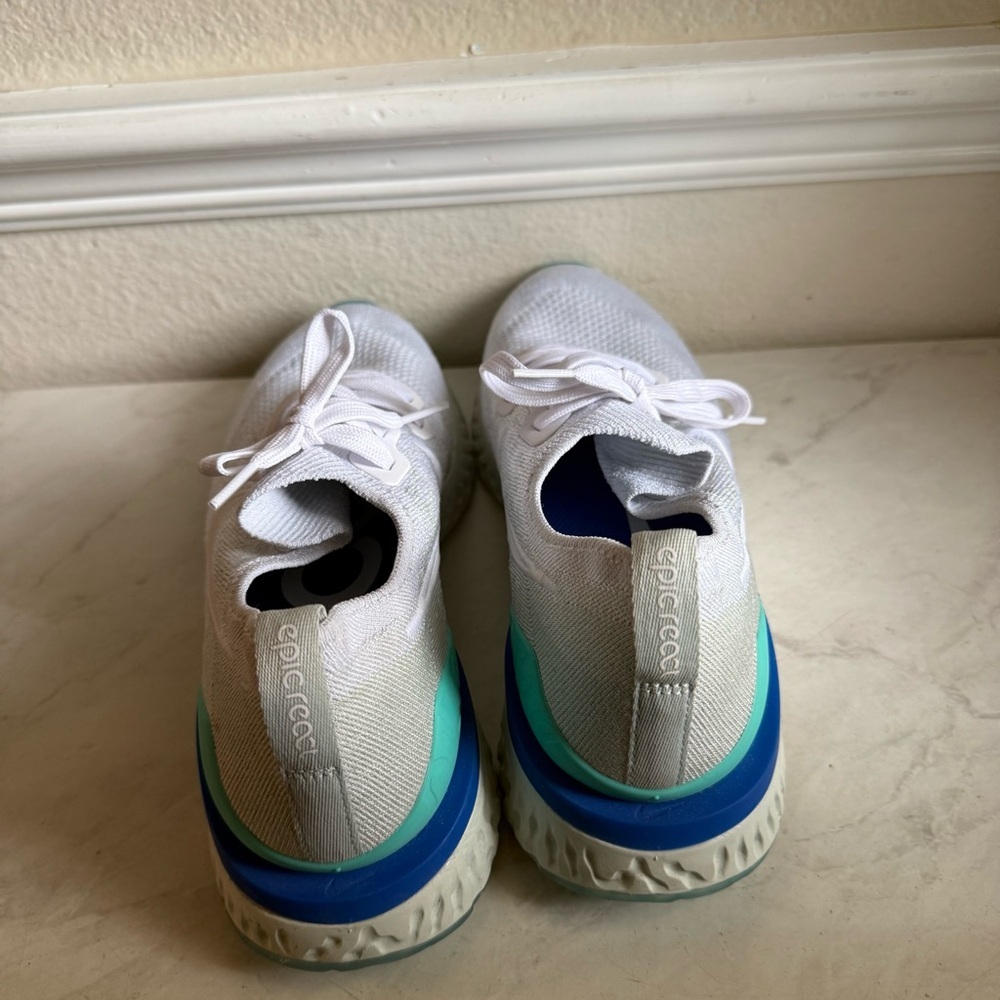 Nike Women’s Epic React Flyknit Sneakers - Picture 6 of 9